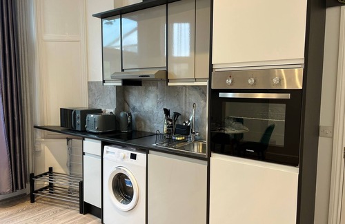 Ealing Apartment | Charming Apartment in West Ealing, free parking