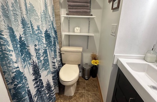 Cragin House | Charming apartment king bed with AC, WiFi