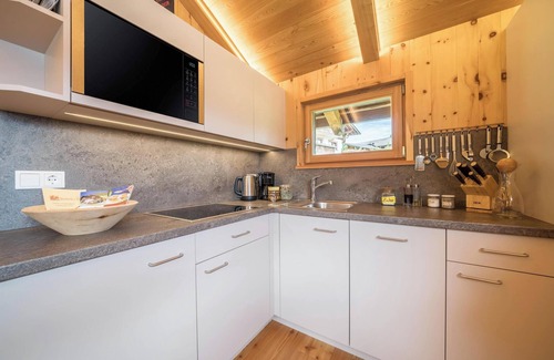 Naturno House | Charming Apartment Kornkammer Lodge with Mountain View, Wi-Fi & Garden; Parking Available