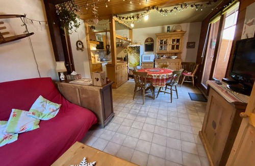 Abondance Apartment | Charming apartment near center, includes parking