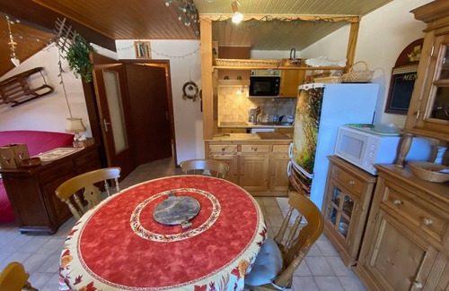 Abondance Apartment | Charming apartment near center, includes parking