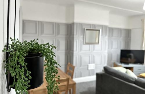 Huyton Apartment | Charming Apartment Near Broad Green Hospital