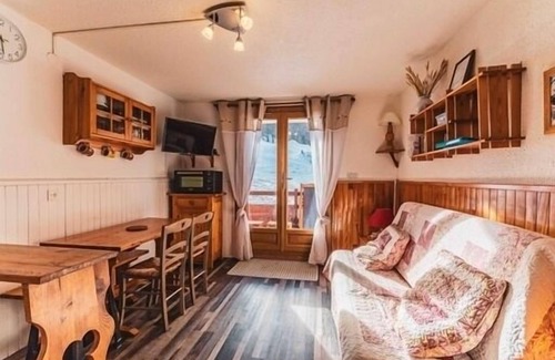 Risoul Apartment | Charming apartment on the slopes (swimming pool and private tennis court in summer)