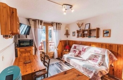 Risoul Apartment | Charming apartment on the slopes (swimming pool and private tennis court in summer)