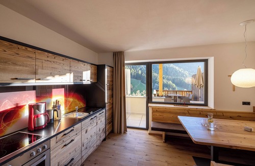 Collepietra Apartment | Charming Apartment “Sonnleiten Sonne Mond u Sterne” with Mountain View