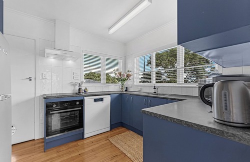 Devonport Apartment | Charming Apartment, Steps from Everything!