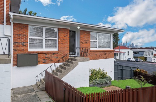 Devonport Apartment | Charming Apartment, Steps from Everything!