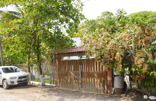 El Sunzal Apartment | Charming apartment with AC, WiFi, 5 minute walk to Sunzal Crazy Waves