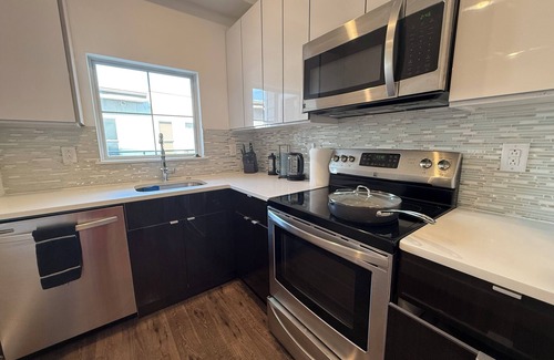 Fairmount Apartment | Charming apartment, sleeps 6 people, in-unit washer/dryer in Philadelphia