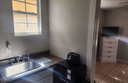Southside Apartment | Charming apartment in terrific San Antonio with AC, WiFi