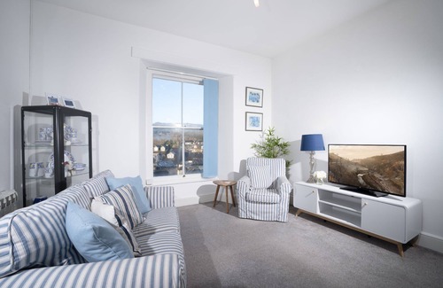 Ambleside Apartment | Charming Apartment with Parking, by LetMeStay