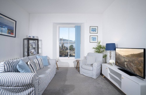Ambleside Apartment | Charming Apartment with Parking, by LetMeStay