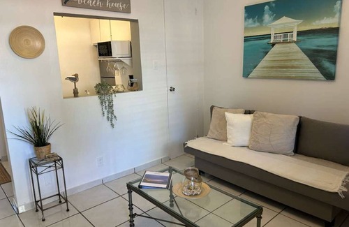 Parque Condo | Charming Apartment w/Pool. Just walking minutes from the Beach and Restaurants.