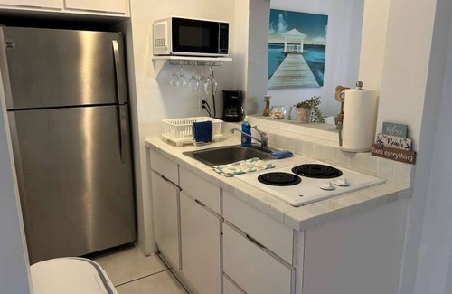 Parque Condo | Charming Apartment w/Pool. Just walking minutes from the Beach and Restaurants.