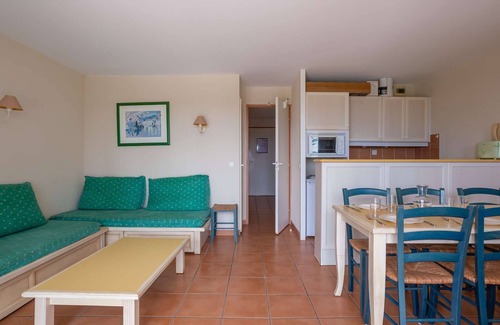 Arcangues Apartment | Charming apartment with pool and parking in Arcangues