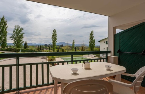 Arcangues Apartment | Charming apartment with pool and parking in Arcangues