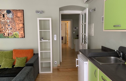 Ljubljana City Centre Apartment | Charming Apartment with River and Castle View