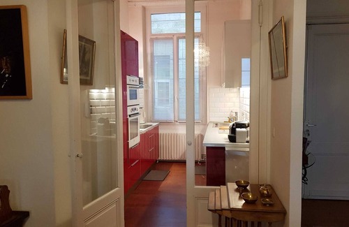 Chartrons Apartment | Charming apartment with character in an 18th-century building facing the Garonne River