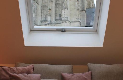 Historisch centrum Apartment | Charming Apartment with Cathedral View! On the 4th floor