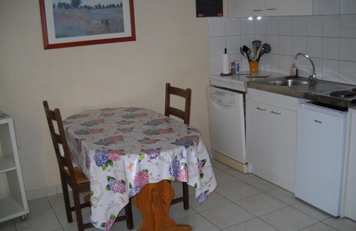Le Thor Cottage | Charming apartment with one room close to Avignon at the entrance of the village