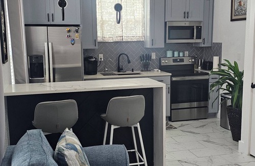 Elgin Apartment | Charming apartment with WiFi and AC in soothing Elgin