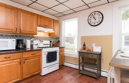 Ipswich Apartment | Charming apt -2 Bedroom -Close to Beach/Sleeps 6