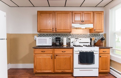 Ipswich Apartment | Charming apt -2 Bedroom -Close to Beach/Sleeps 6