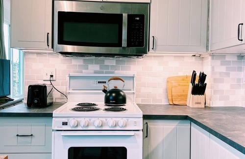 The Dalles Apartment | Charming Apt in Dwntwn The Dalles w/Epic Views!