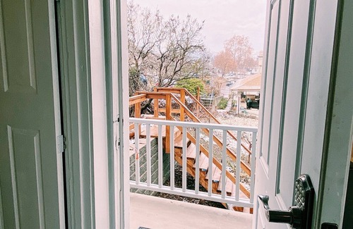 The Dalles Apartment | Charming Apt in Dwntwn The Dalles w/Epic Views!