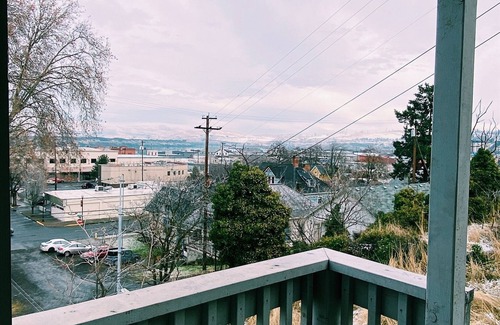The Dalles Apartment | Charming Apt in Dwntwn The Dalles w/Epic Views!