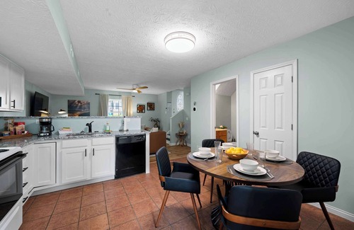 Williamstown Apartment | Charming apt near Ark Encounter! 3BR for 8 guests!