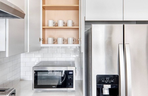 Arlington Heights Apartment | Charming Arlington Heights 2BR w/ W/D, Gym & BBQ, nr Dining, by Blueground