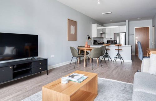 Arlington Heights Apartment | Charming Arlington Heights 2BR w/ W/D, Gym & BBQ, nr Dining, by Blueground