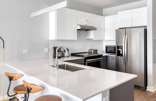 Arlington Heights Apartment | Charming Arlington Heights 2BR w/ W/D, Gym & BBQ, nr Dining, by Blueground