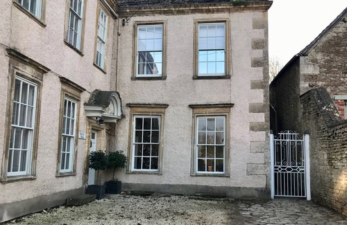 Chippenham Cottage | Charming Artisan Cottage | Historic Stay Near Bath, Castle Coombe & Lacock