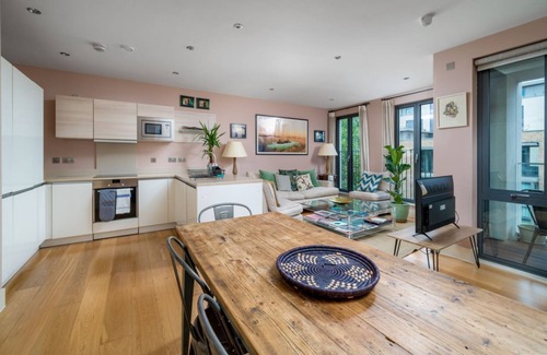 Golborne Apartment | Charming artist’s flat near Portobello