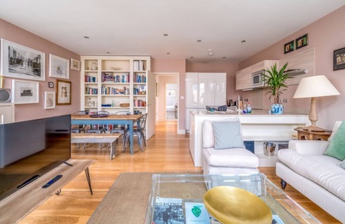 Golborne Apartment | Charming artist’s flat near Portobello