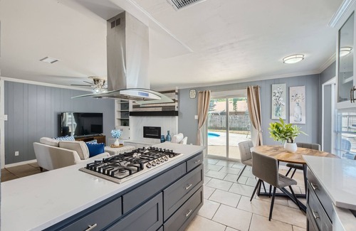 West Arlington House | Charming Ashbury Retreat-Cozy Comfort in Arlington