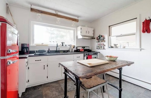 Prattsville House | Charming Ashland Cottage on 5+ acres—minutes to Windham Mountain