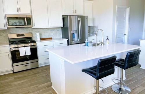 Austin House | Charming Austin Home near DT, Airport with community pool