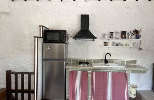 Lacoste House | Charming, authentic cabanon all to yourself on almost 7000 m2 of land