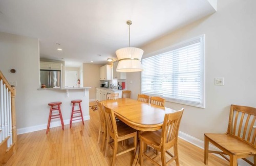 Avalon House | Charming Avalon Townhome with Bay and Sunset Views!