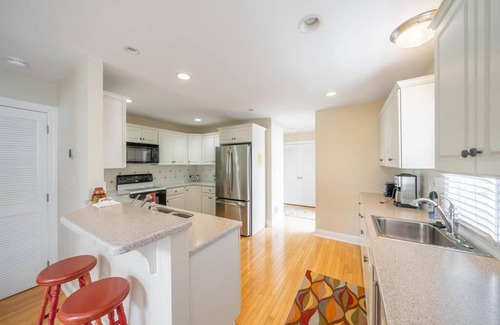 Avalon House | Charming Avalon Townhome with Bay and Sunset Views!