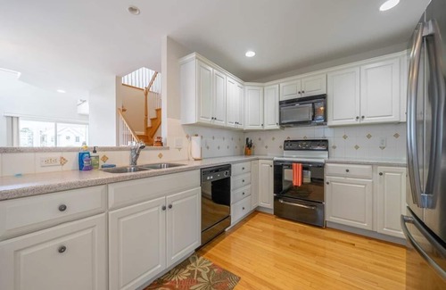 Avalon House | Charming Avalon Townhome with Bay and Sunset Views!