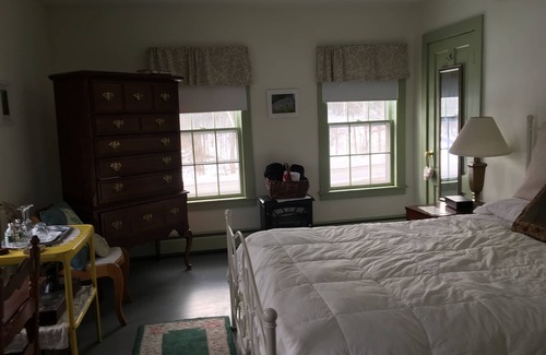Hollis Bed & Breakfast | Charming B&B in lovely Hollis with Function Room -Rent by whole house or by Room