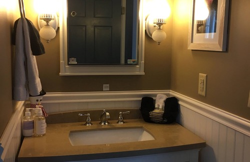 Hollis Bed & Breakfast | Charming B&B in lovely Hollis with Function Room -Rent by whole house or by Room