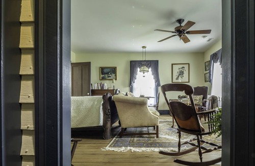 Snow Hill Bed & Breakfast | Charming B&B in Snow Hill with WiFi and AC