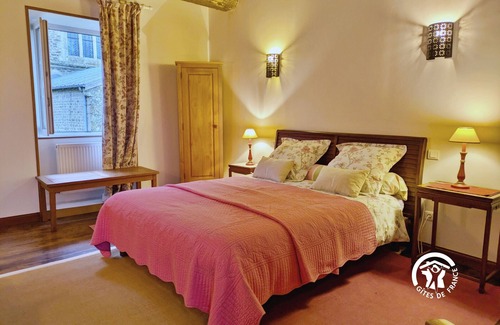 Niort-la-Fontaine Bed & Breakfast | Charming B&B in Historic Niort la Fontaine - Peaceful Stay with Scenic Hikes Nearby