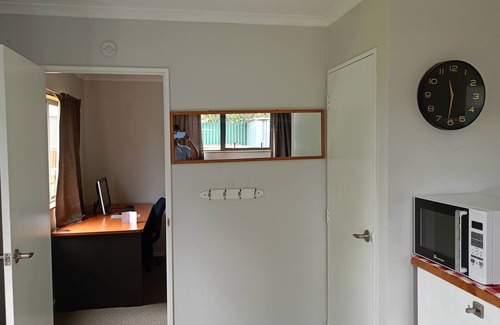 Mosgiel House | Charming Backyard Sleepout