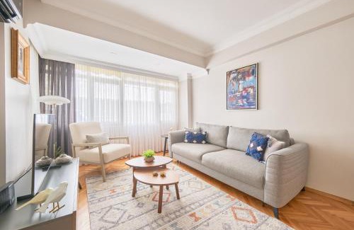 Fenerbahce Apartment | Charming Bagdat Avenue Hideaway, Near Marina
